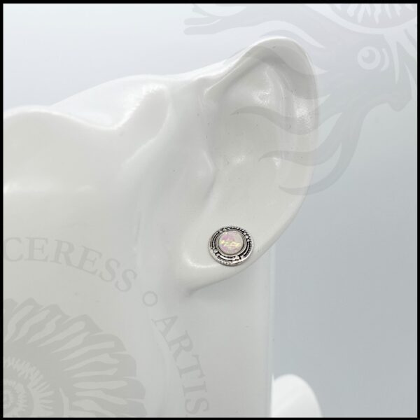 925 sterling silver round stud with white opalique